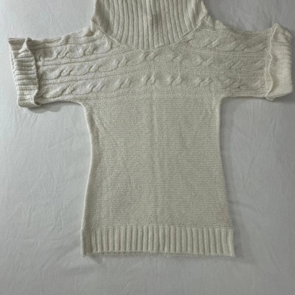 Derek Heart Cream Off-The-Shoulder Sweater Cable Knit